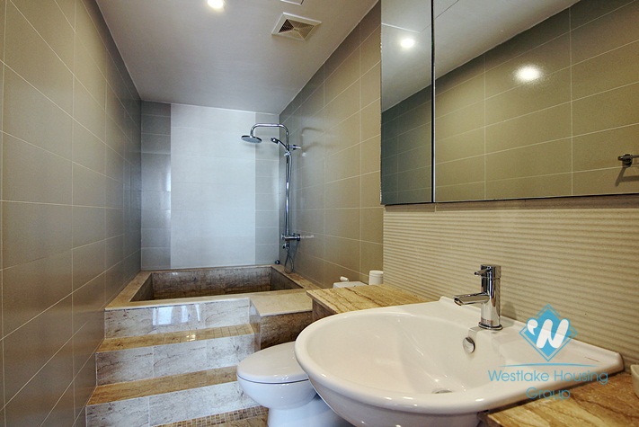 A 4 bedroom apartment with stunning lake view on Xuan dieu, Tay ho, Ha noi